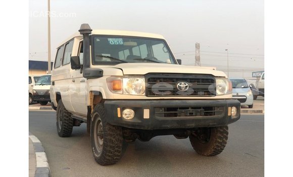 Sayi Imported Toyota Land Cruiser White Mota in Import - Dubai a estuary Sayi Imported Toyota Land Cruiser White Mota in Import - Dubai a estuary