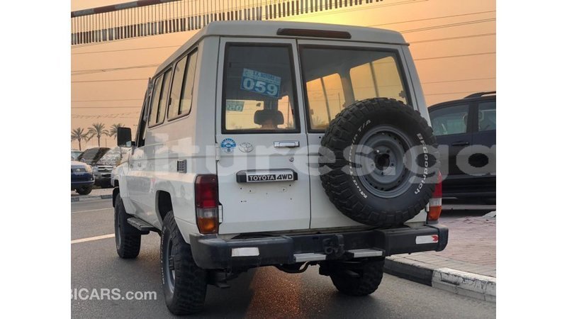 Big with watermark toyota land cruiser estuary import dubai 6606