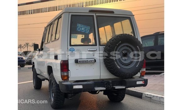 Sayi Imported Toyota Land Cruiser White Mota in Import - Dubai a estuary Sayi Imported Toyota Land Cruiser White Mota in Import - Dubai a estuary