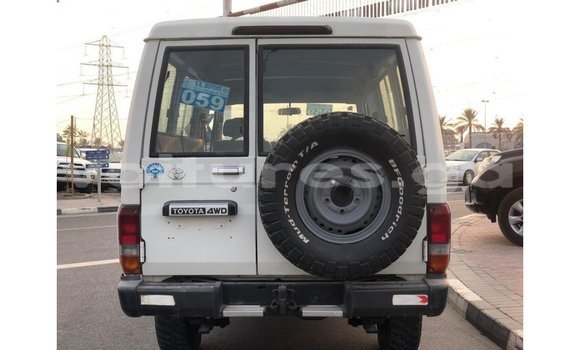 Sayi Imported Toyota Land Cruiser White Mota in Import - Dubai a estuary Sayi Imported Toyota Land Cruiser White Mota in Import - Dubai a estuary