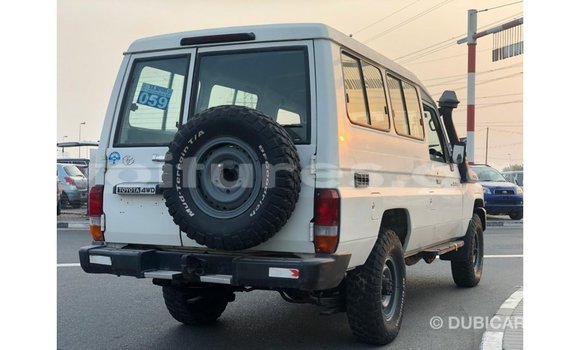 Sayi Imported Toyota Land Cruiser White Mota in Import - Dubai a estuary Sayi Imported Toyota Land Cruiser White Mota in Import - Dubai a estuary