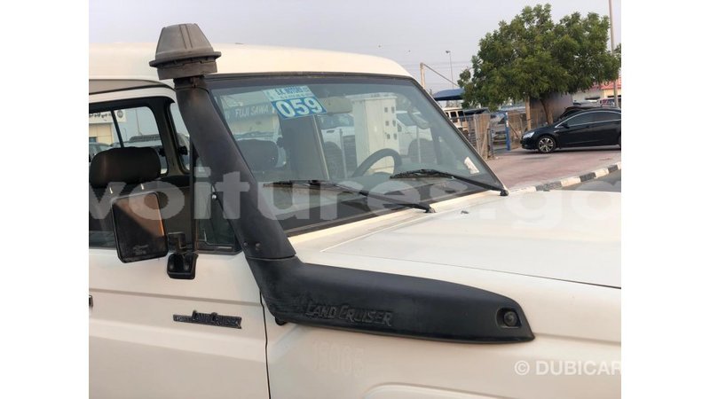 Big with watermark toyota land cruiser estuary import dubai 6606