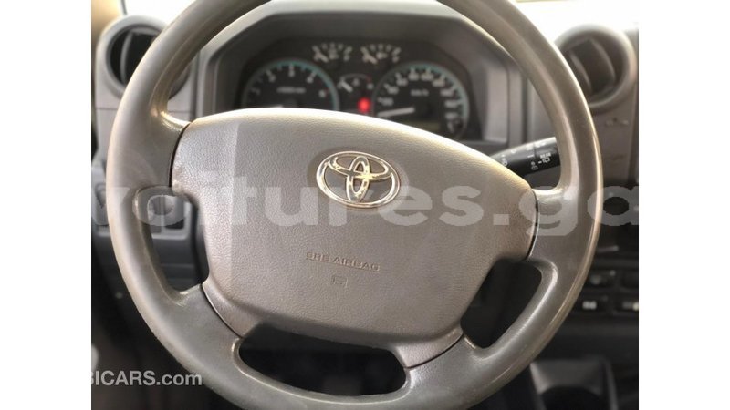 Big with watermark toyota land cruiser estuary import dubai 6606