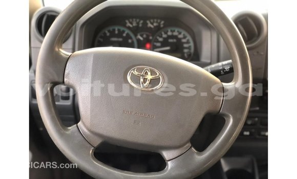 Sayi Imported Toyota Land Cruiser White Mota in Import - Dubai a estuary Sayi Imported Toyota Land Cruiser White Mota in Import - Dubai a estuary