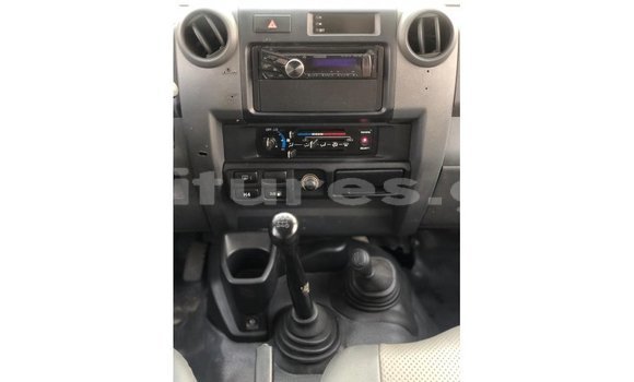 Sayi Imported Toyota Land Cruiser White Mota in Import - Dubai a estuary Sayi Imported Toyota Land Cruiser White Mota in Import - Dubai a estuary