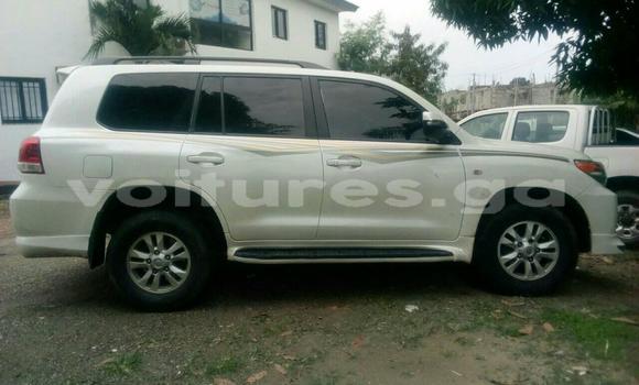 Sayi Na hannu Toyota Land Cruiser White Mota in Libreville a estuary Sayi Na hannu Toyota Land Cruiser White Mota in Libreville a estuary
