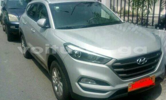 Sayi Na hannu Hyundai Tucson Azurfa Mota in Libreville a estuary Sayi Na hannu Hyundai Tucson Azurfa Mota in Libreville a estuary