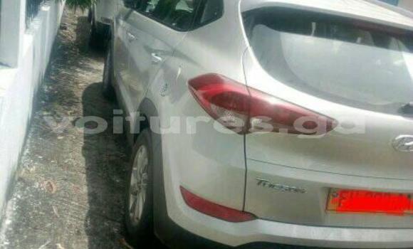 Sayi Na hannu Hyundai Tucson Azurfa Mota in Libreville a estuary Sayi Na hannu Hyundai Tucson Azurfa Mota in Libreville a estuary