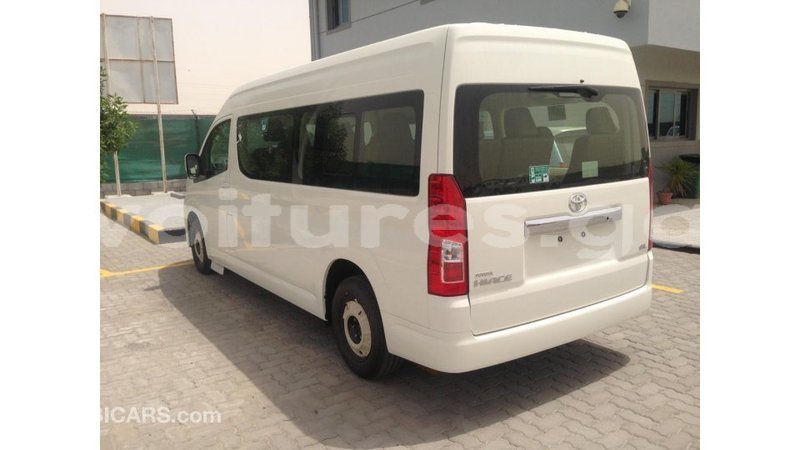 Big with watermark toyota hiace estuary import dubai 6619