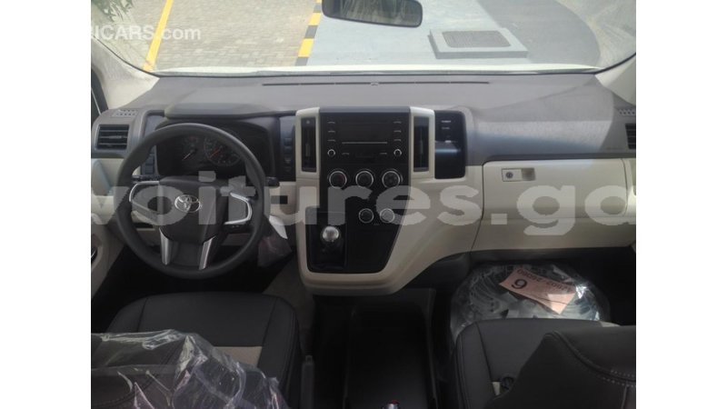 Big with watermark toyota hiace estuary import dubai 6619