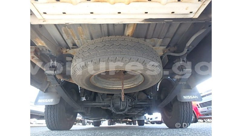 Big with watermark nissan caravan estuary import dubai 6622