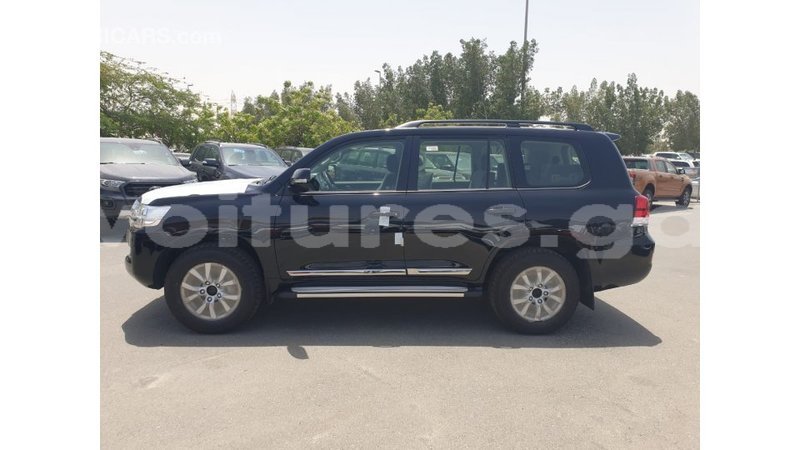 Big with watermark toyota land cruiser estuary import dubai 6625