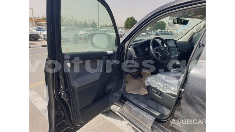 Big with watermark toyota land cruiser estuaire import dubai 6625