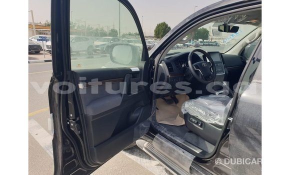 Acheter Import Voiture Toyota Land Cruiser Noir à Import - Dubai, Estuaire Acheter Import Voiture Toyota Land Cruiser Noir à Import - Dubai, Estuaire