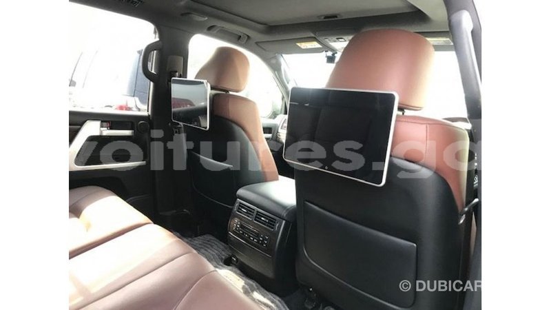 Big with watermark toyota land cruiser estuary import dubai 6628