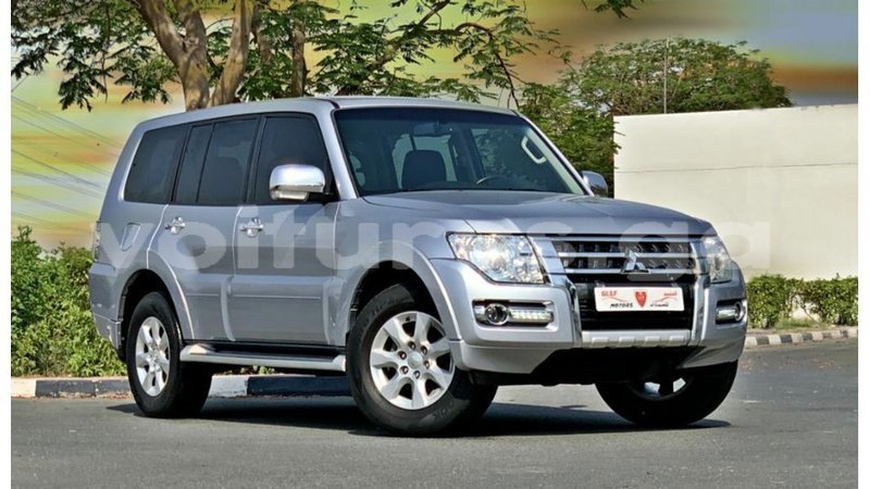 Big with watermark mitsubishi pajero estuary import dubai 6633