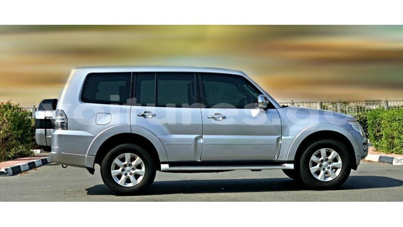 Big with watermark mitsubishi pajero estuary import dubai 6633