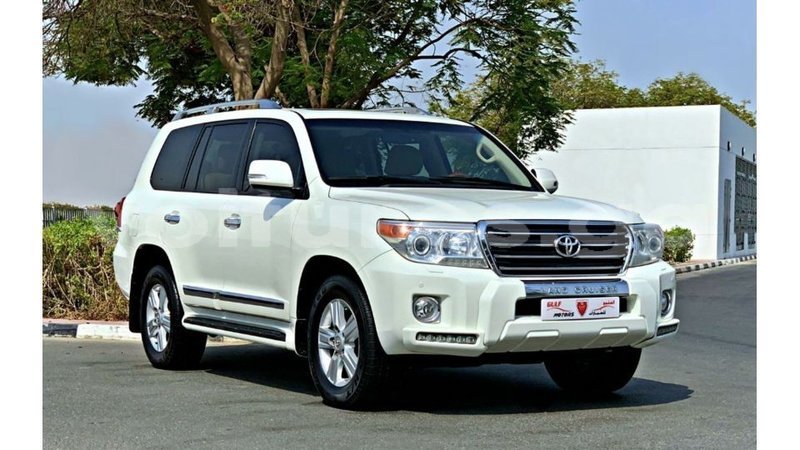 Big with watermark toyota land cruiser estuary import dubai 6636