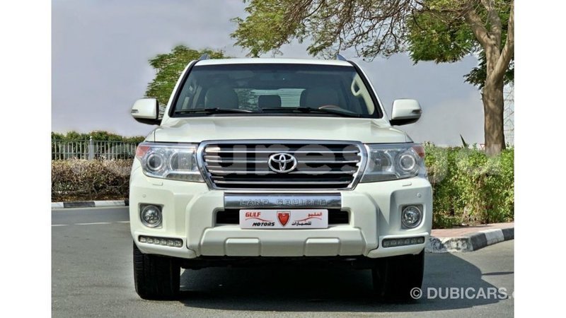 Big with watermark toyota land cruiser estuary import dubai 6636