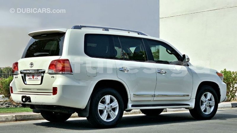 Big with watermark toyota land cruiser estuaire import dubai 6636