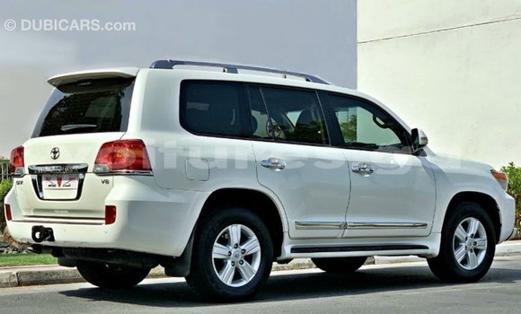 Acheter Import Voiture Toyota Land Cruiser Blanc à Import - Dubai, Estuaire Acheter Import Voiture Toyota Land Cruiser Blanc à Import - Dubai, Estuaire