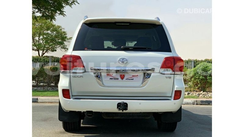 Big with watermark toyota land cruiser estuaire import dubai 6636