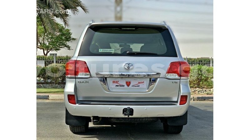 Big with watermark toyota land cruiser estuary import dubai 6637