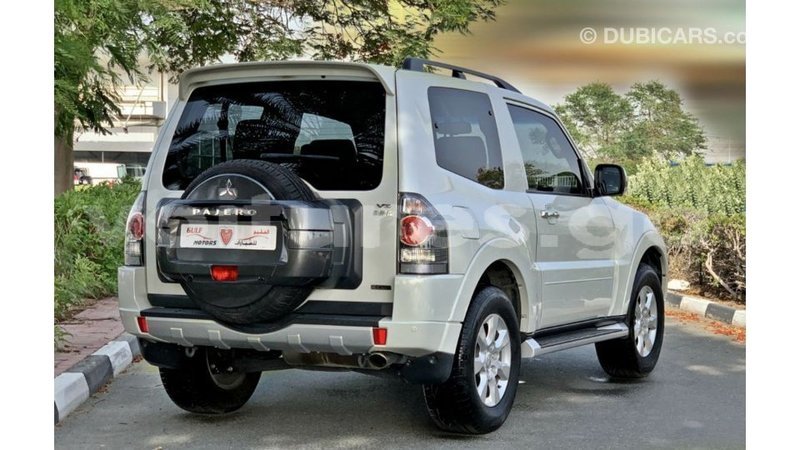 Big with watermark mitsubishi pajero estuary import dubai 6639