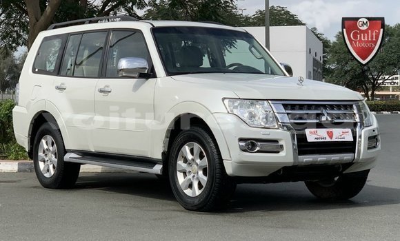 Acheter Import Voiture Mitsubishi Pajero Blanc à Import - Dubai, Estuaire