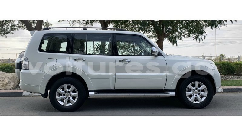 Big with watermark mitsubishi pajero estuaire import dubai 6645