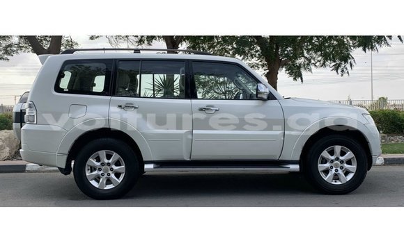 Acheter Import Voiture Mitsubishi Pajero Blanc à Import - Dubai, Estuaire Acheter Import Voiture Mitsubishi Pajero Blanc à Import - Dubai, Estuaire