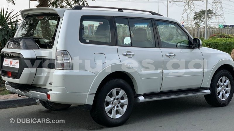 Big with watermark mitsubishi pajero estuary import dubai 6645