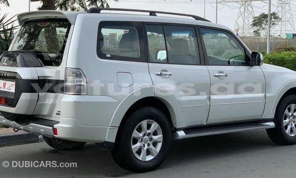 Acheter Import Voiture Mitsubishi Pajero Blanc à Import - Dubai, Estuaire Acheter Import Voiture Mitsubishi Pajero Blanc à Import - Dubai, Estuaire