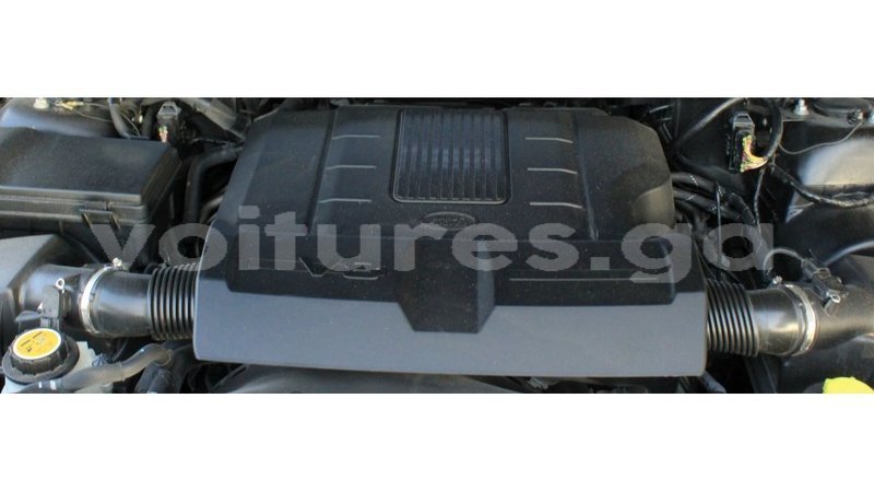 Big with watermark land rover range rover estuary import dubai 6653