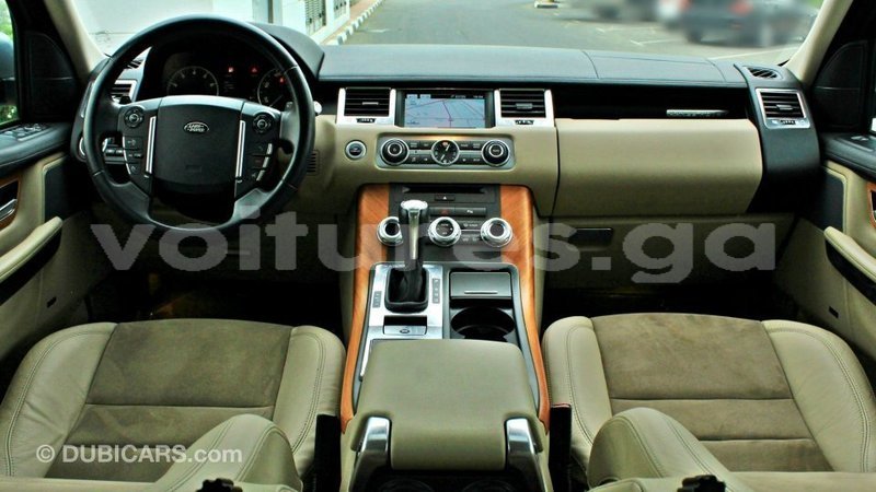 Big with watermark land rover range rover estuary import dubai 6656