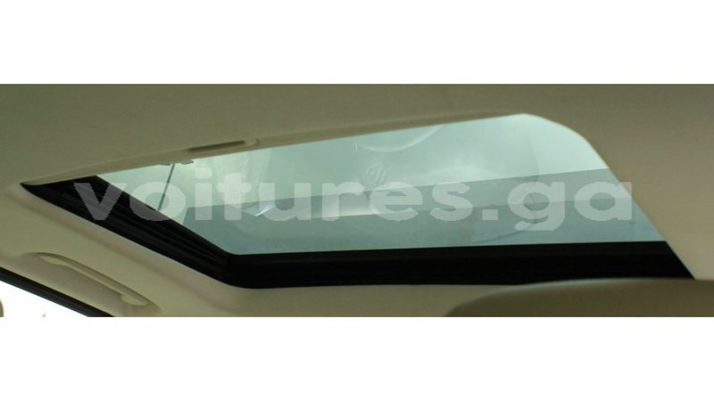 Big with watermark land rover range rover estuary import dubai 6656