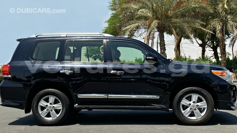 Big with watermark toyota land cruiser estuary import dubai 6659