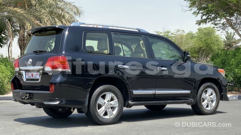 Big with watermark toyota land cruiser estuary import dubai 6659