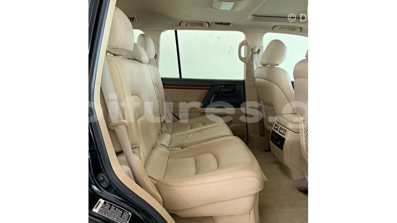 Big with watermark toyota land cruiser estuary import dubai 6659