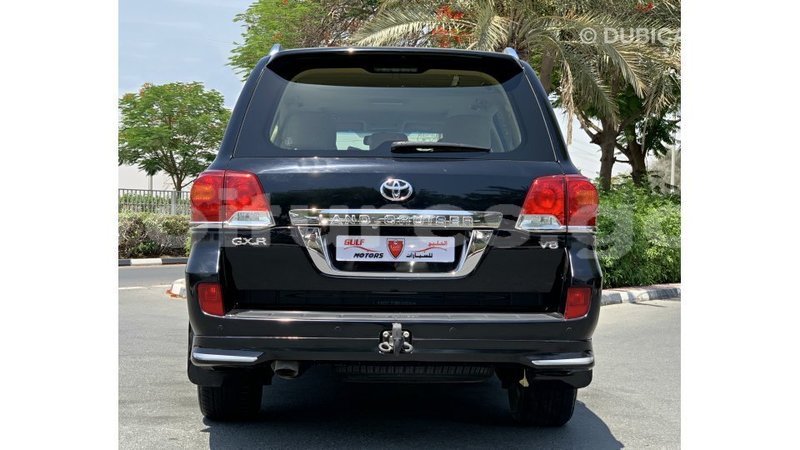 Big with watermark toyota land cruiser estuary import dubai 6659