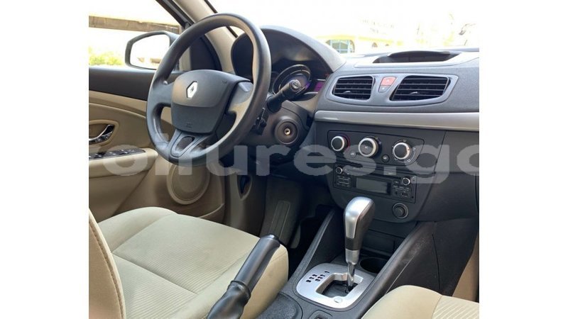 Big with watermark renault fluence estuary import dubai 6660