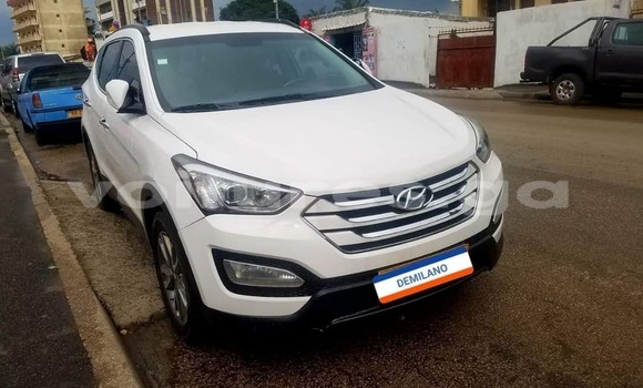 Sayi Na hannu Hyundai Santa Fe White Mota in Libreville a estuary Sayi Na hannu Hyundai Santa Fe White Mota in Libreville a estuary