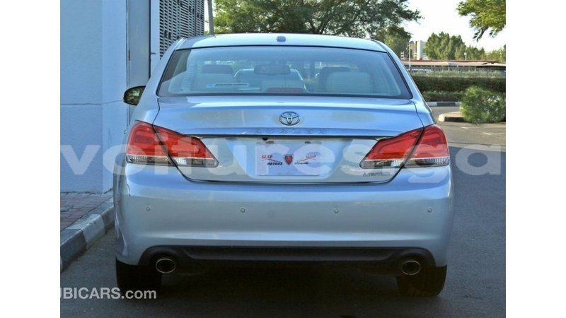 Big with watermark toyota avalon estuary import dubai 6662