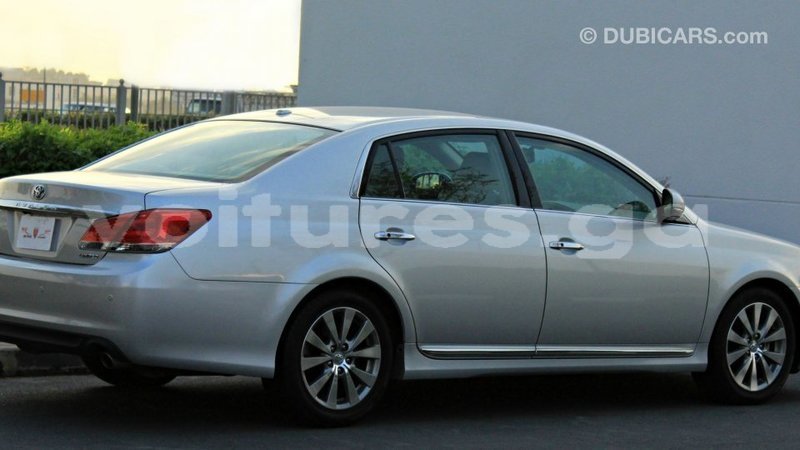 Big with watermark toyota avalon estuary import dubai 6662