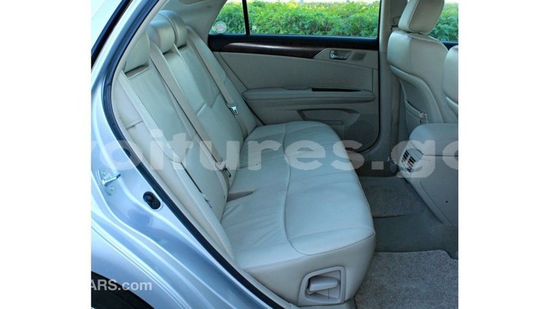 Big with watermark toyota avalon estuary import dubai 6662