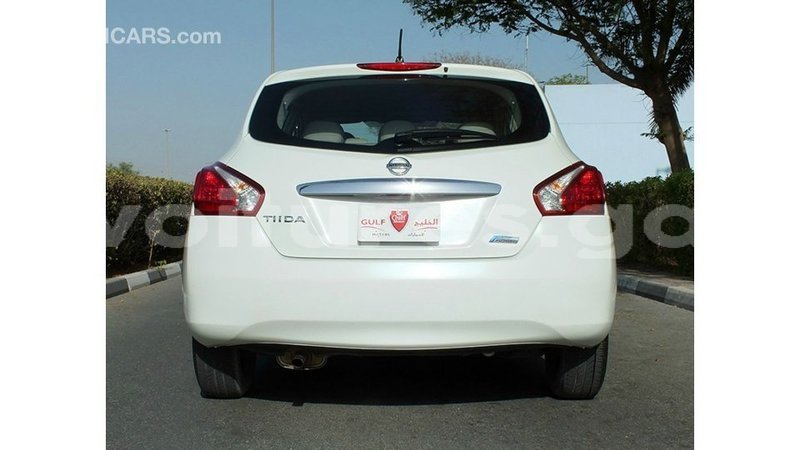 Big with watermark nissan tiida estuary import dubai 6664