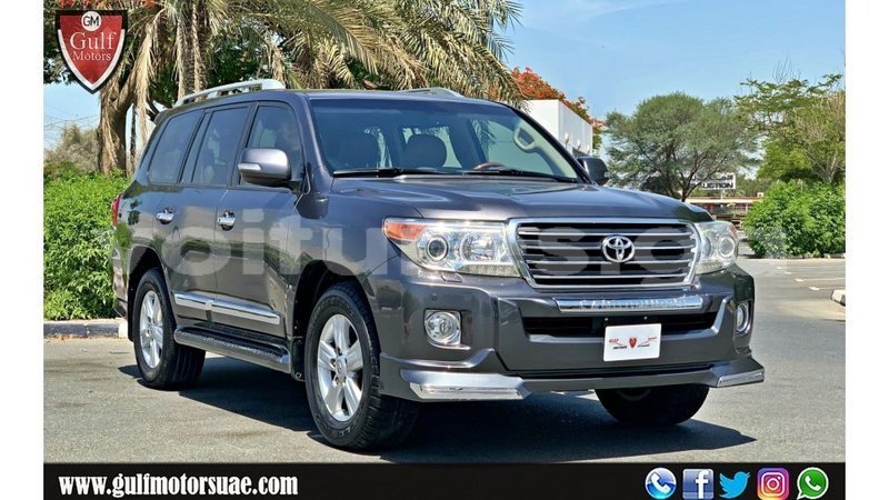 Big with watermark toyota land cruiser estuary import dubai 6665