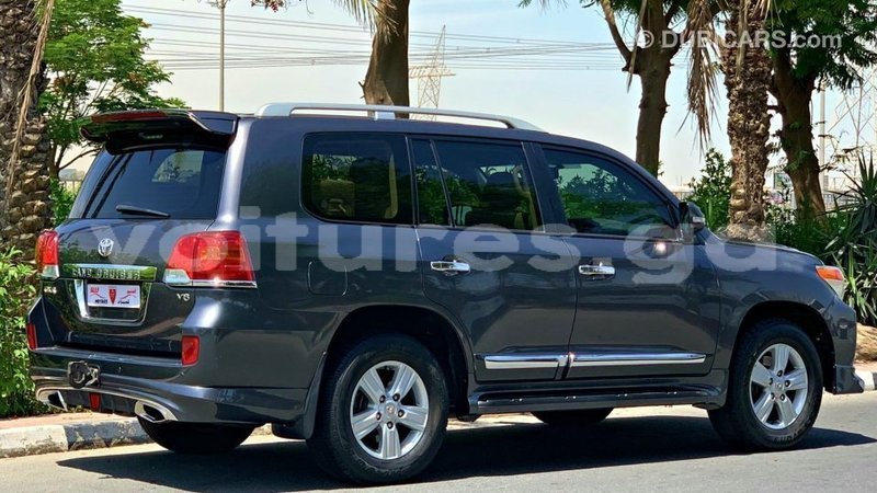 Big with watermark toyota land cruiser estuary import dubai 6665