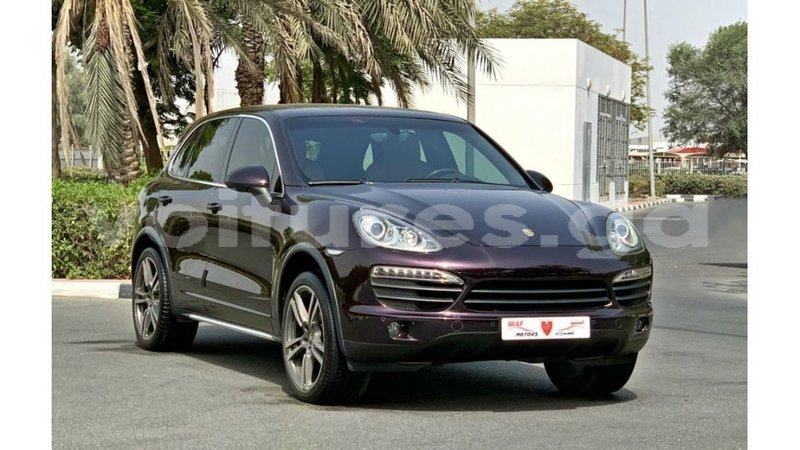 Big with watermark porsche cayenne estuary import dubai 6667