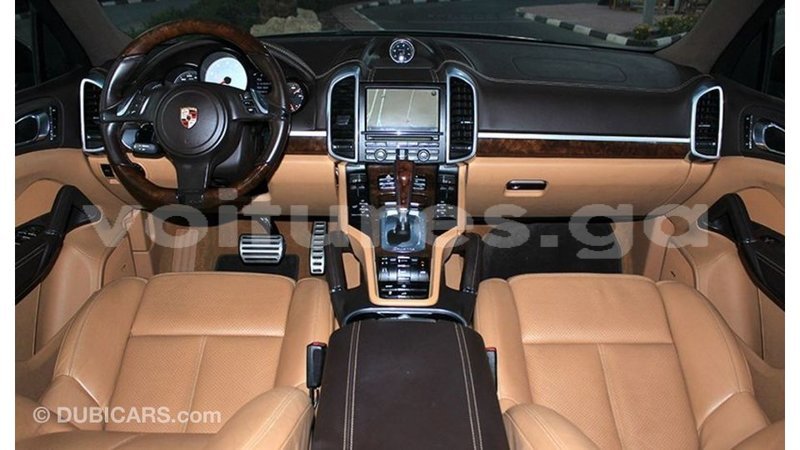 Big with watermark porsche cayenne estuary import dubai 6667